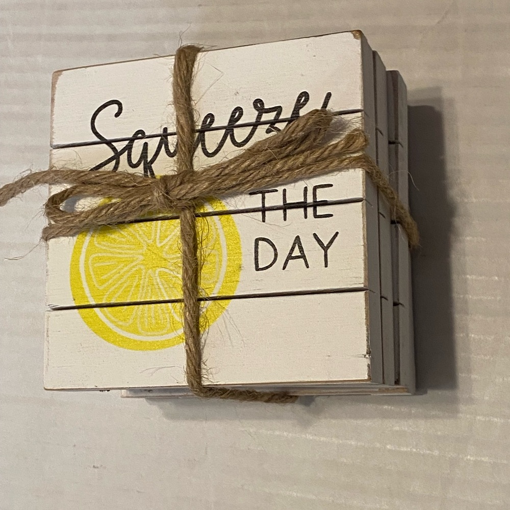 Lemon wooden coasters set of 4 Mud Pie Squeeze The Day white/yellow lemons